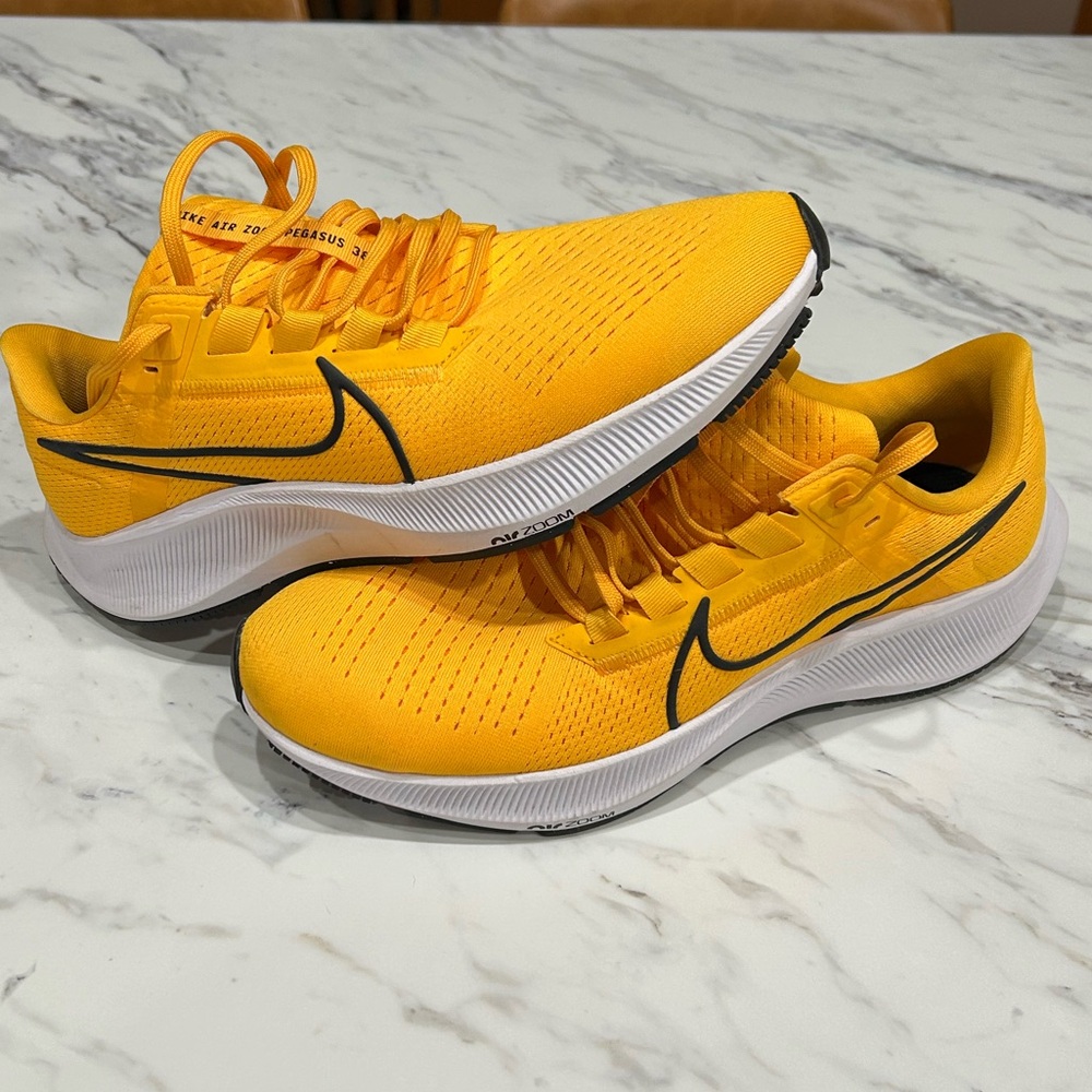 Nike Pegasus 38 Yellow and Black. Men’s 10.